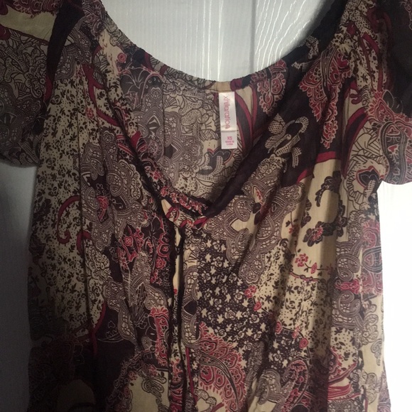 Blouse - Picture 2 of 3